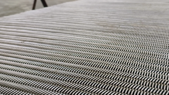 熱處理行業高溫網帶——彎鉤鎖邊+擋片