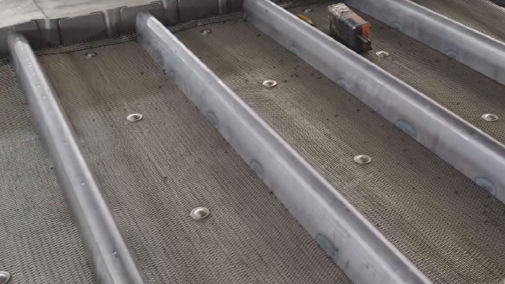 熱處理提升機(jī)網(wǎng)帶——拒絕粘料、卡料