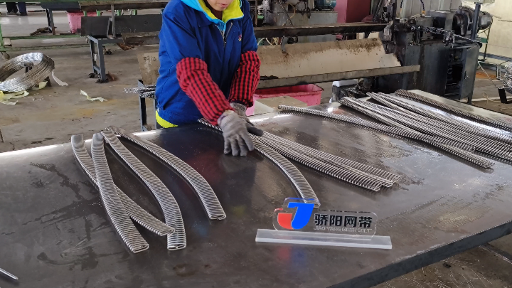 如何延長網帶使用壽命——粉末冶金燒結爐網帶