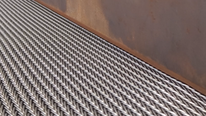 熱處理淬火爐網帶—折邊小竅門