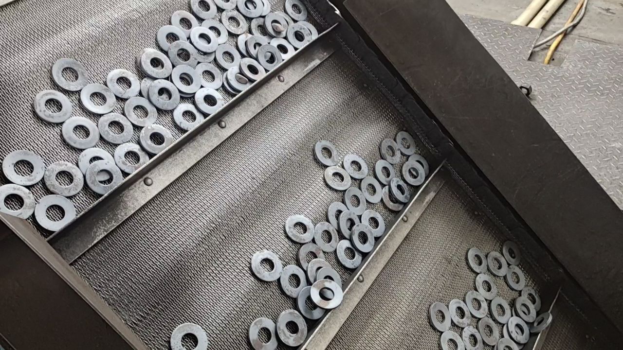 驕陽三大金剛——熱處理網帶怎么選？